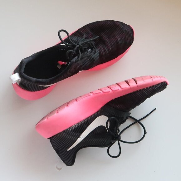 Nike Black Fabric Sneakers With Pink Sole - Picture 3 of 10